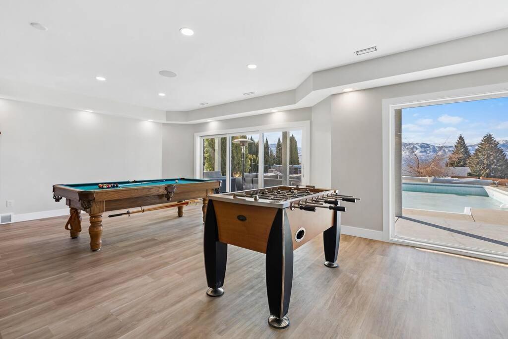 Luxurious 5 Bedroom House With Pool & Sauna 웨스트 켈로나 외부 사진