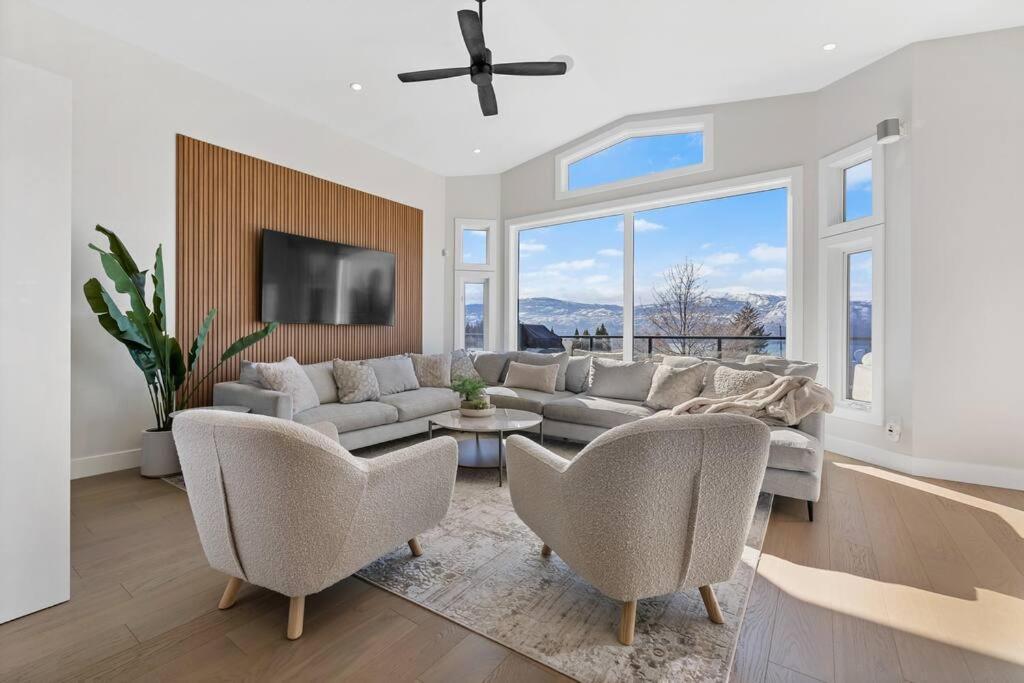 Luxurious 5 Bedroom House With Pool & Sauna 웨스트 켈로나 외부 사진