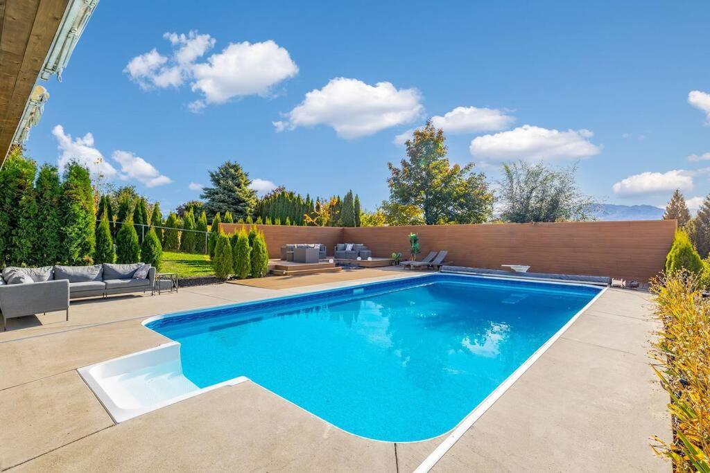 Luxurious 5 Bedroom House With Pool & Sauna 웨스트 켈로나 외부 사진