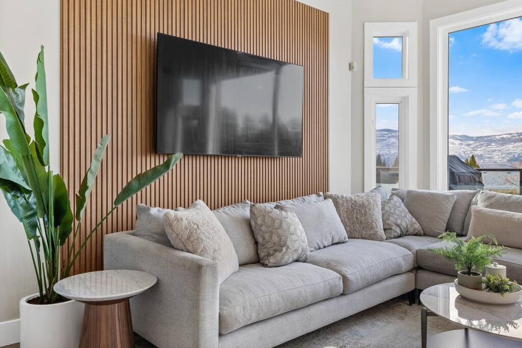 Luxurious 5 Bedroom House With Pool & Sauna 웨스트 켈로나 외부 사진