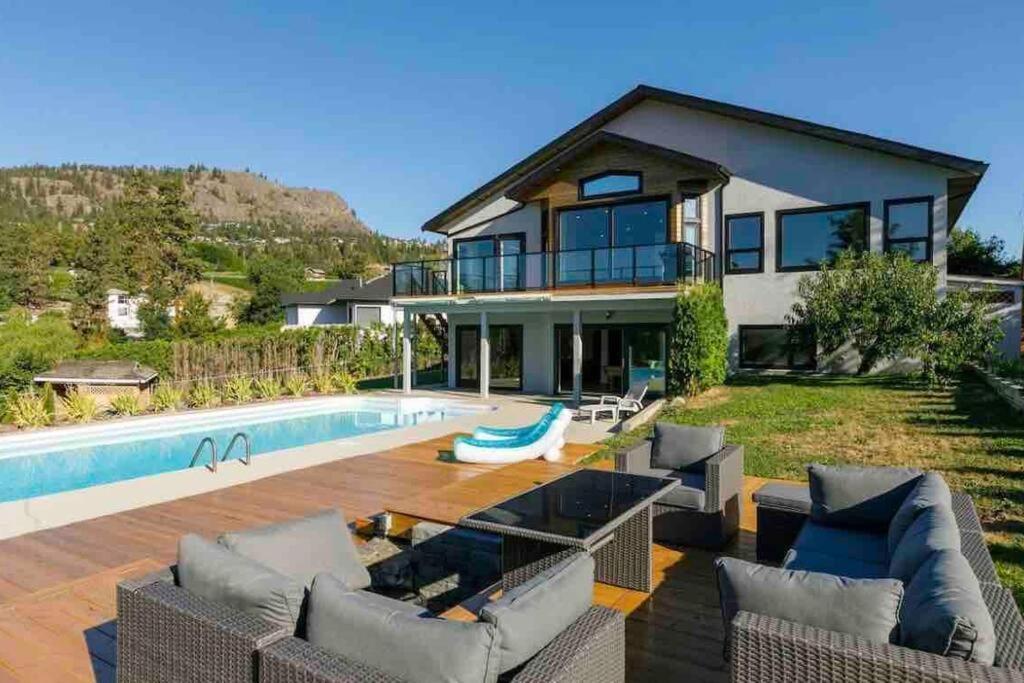 Luxurious 5 Bedroom House With Pool & Sauna 웨스트 켈로나 외부 사진