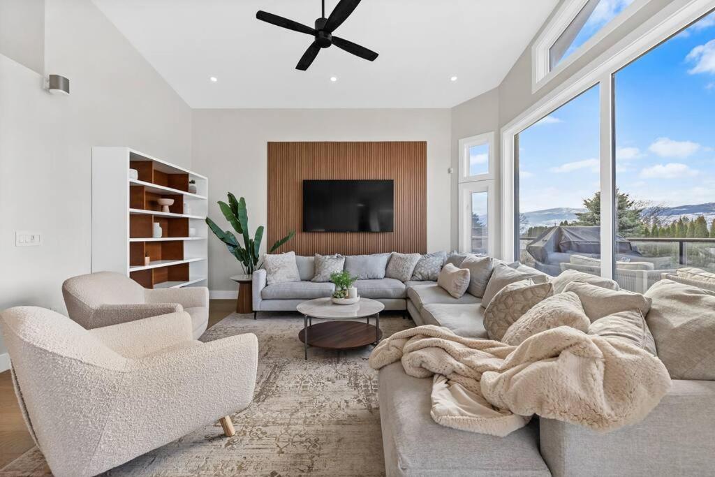 Luxurious 5 Bedroom House With Pool & Sauna 웨스트 켈로나 외부 사진