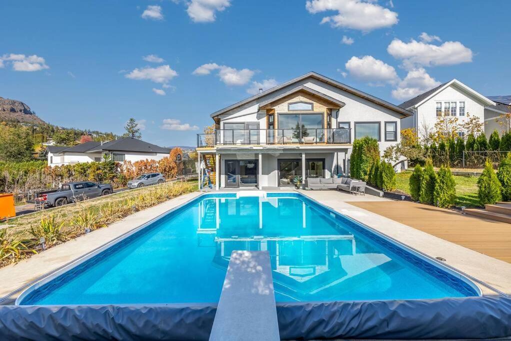 Luxurious 5 Bedroom House With Pool & Sauna 웨스트 켈로나 외부 사진