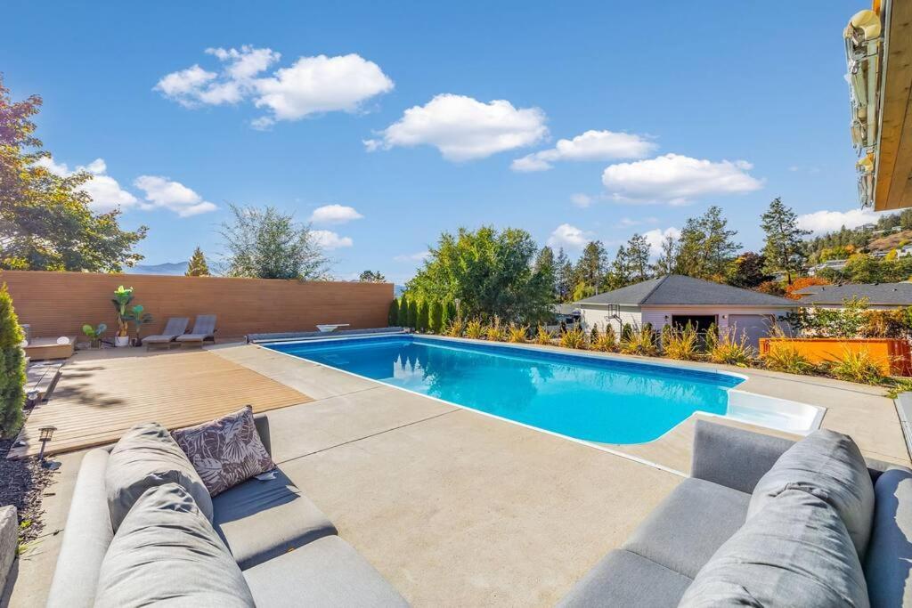 Luxurious 5 Bedroom House With Pool & Sauna 웨스트 켈로나 외부 사진