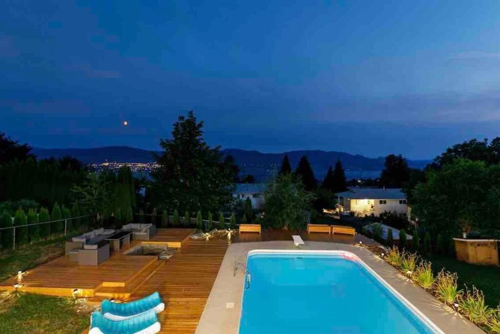 Luxurious 5 Bedroom House With Pool & Sauna 웨스트 켈로나 외부 사진