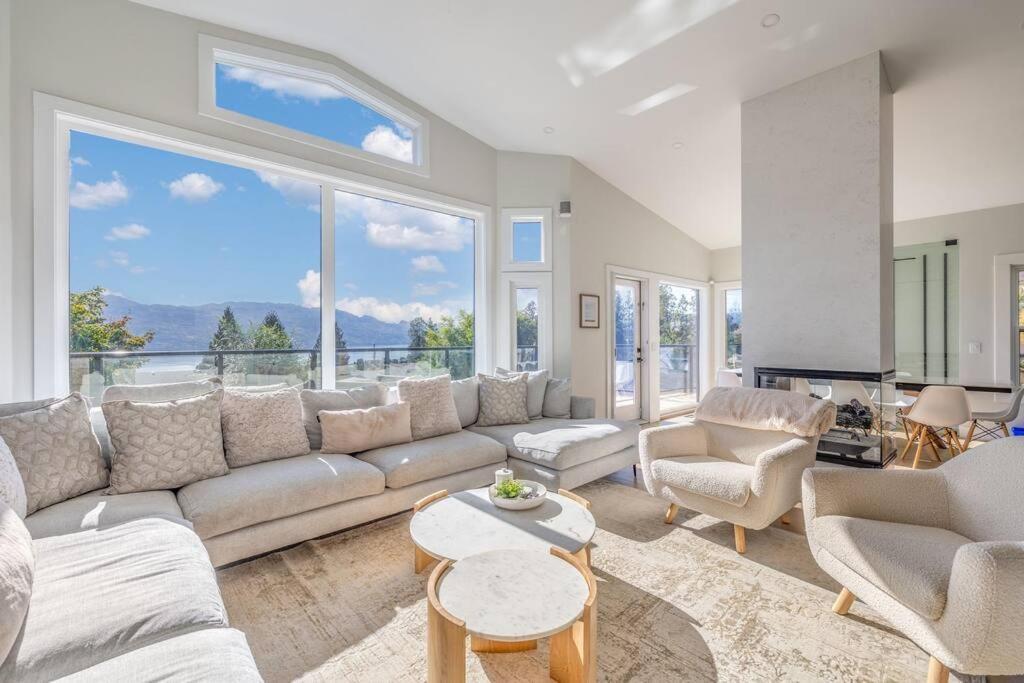 Luxurious 5 Bedroom House With Pool & Sauna 웨스트 켈로나 외부 사진