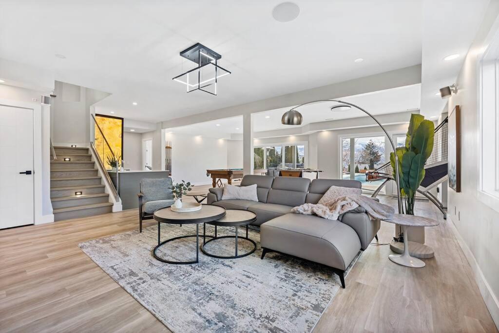 Luxurious 5 Bedroom House With Pool & Sauna 웨스트 켈로나 외부 사진