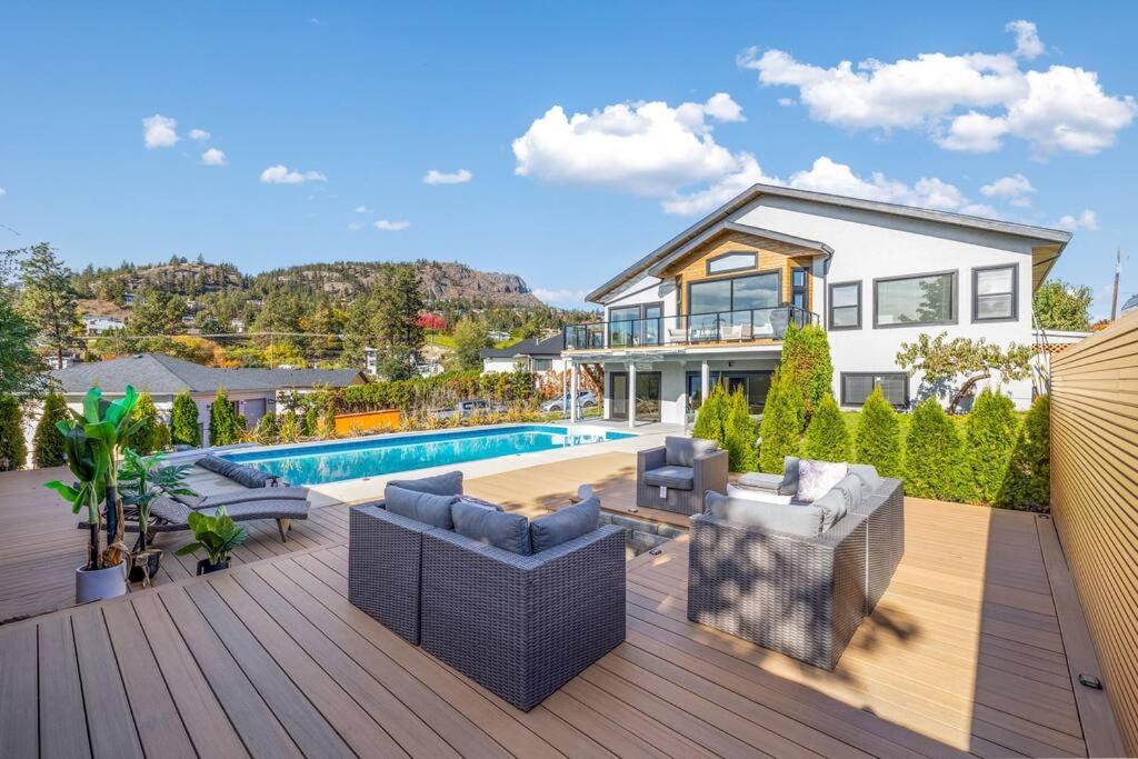 Luxurious 5 Bedroom House With Pool & Sauna 웨스트 켈로나 외부 사진