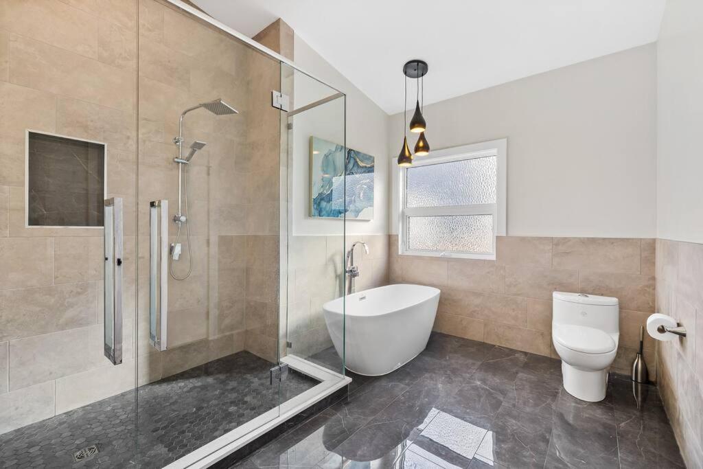 Luxurious 5 Bedroom House With Pool & Sauna 웨스트 켈로나 외부 사진