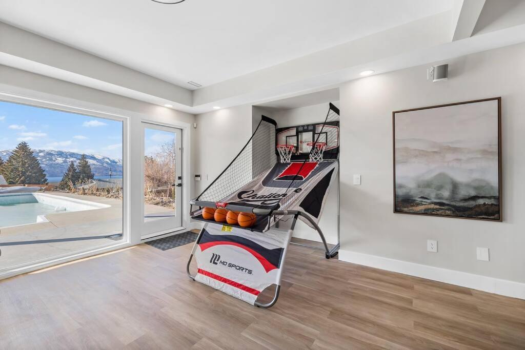 Luxurious 5 Bedroom House With Pool & Sauna 웨스트 켈로나 외부 사진