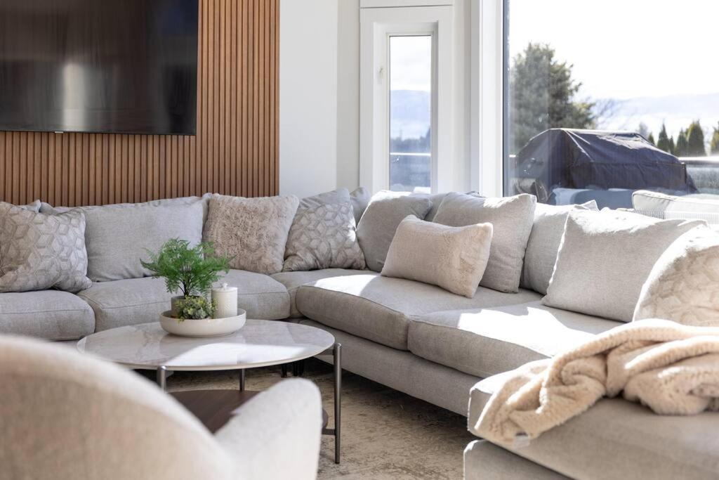 Luxurious 5 Bedroom House With Pool & Sauna 웨스트 켈로나 외부 사진